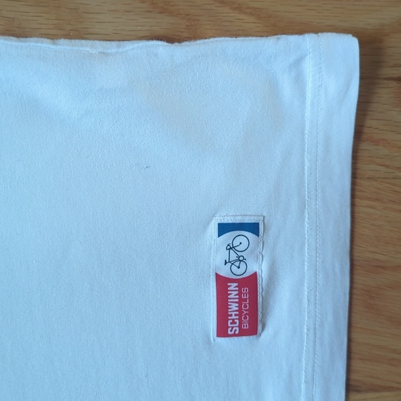 Schwinn. Men's Logoed Tee-Shirt. Size Large. - Picture 6 of 8